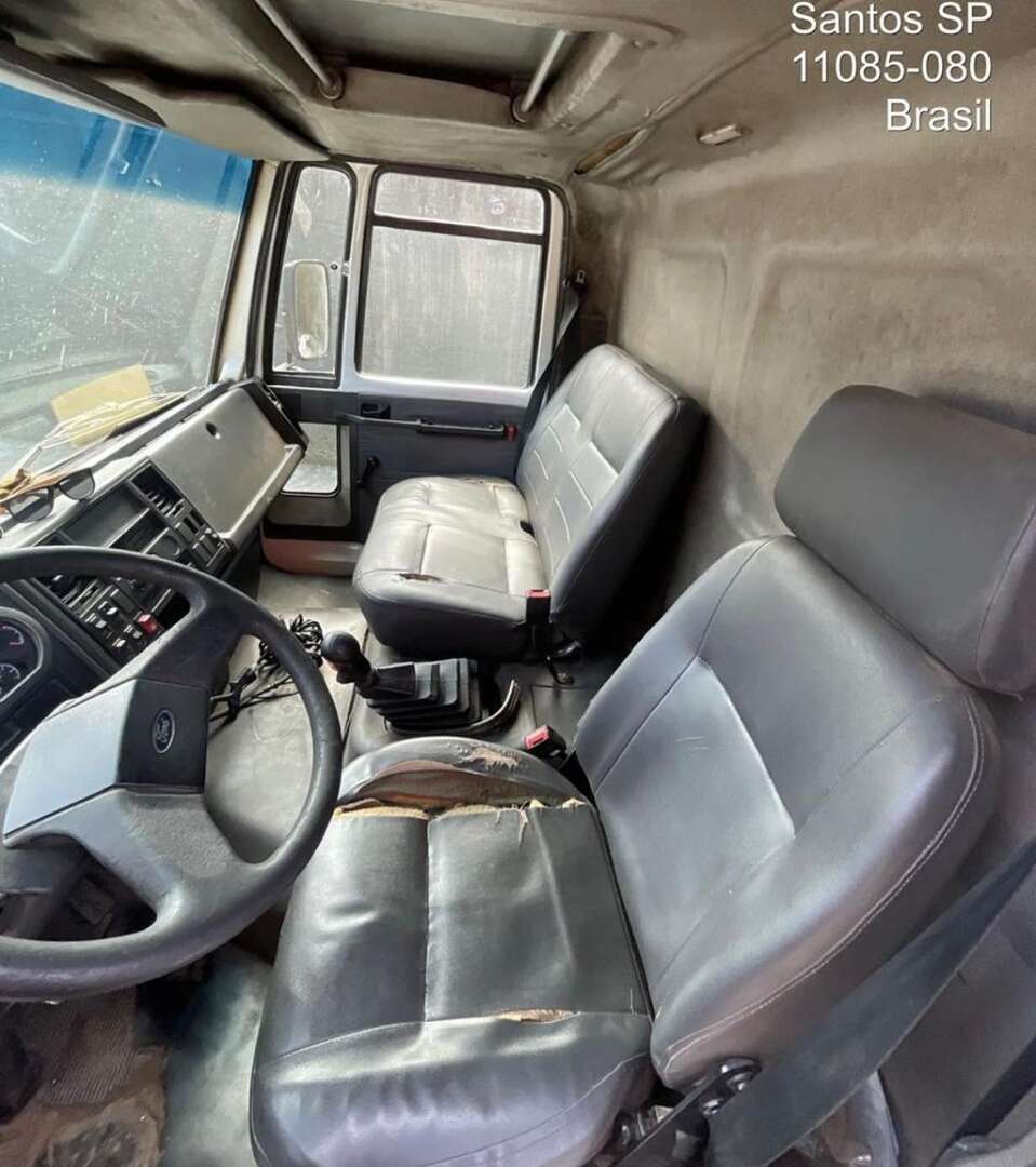 Caminhão FORD CARGO 1317 Baú Furgão ANO 2009 de Venda Truck Anúncios Santos SP em São Paulo