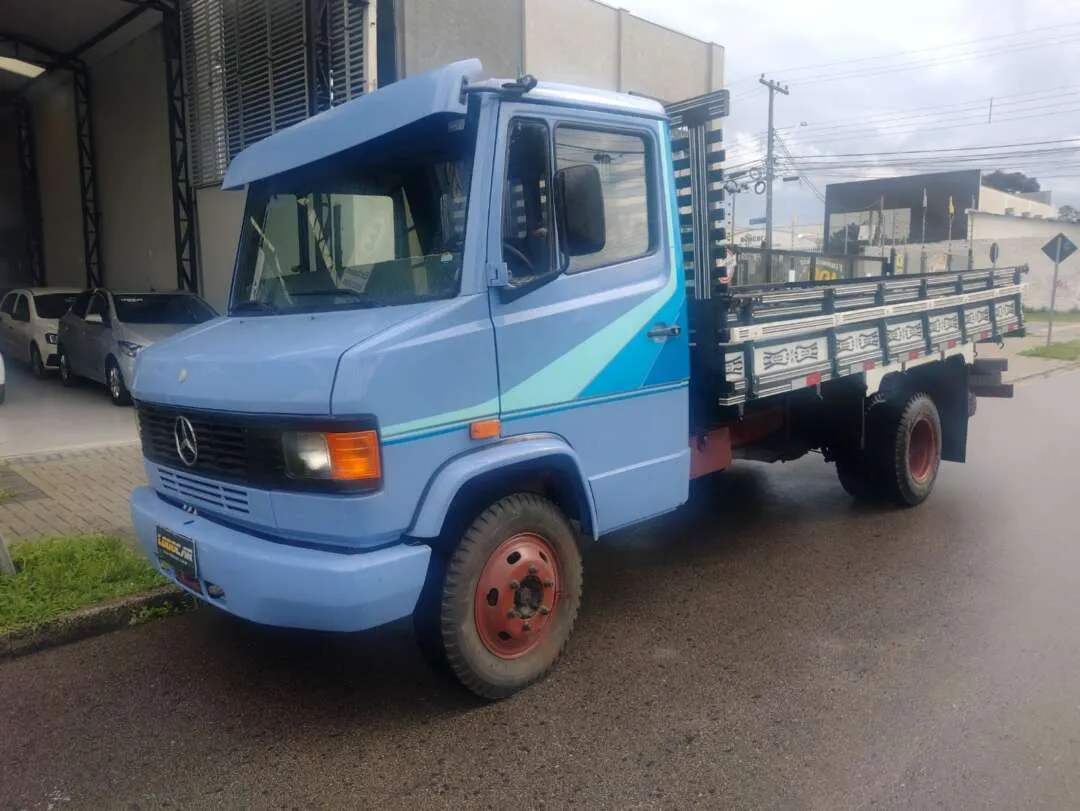 Caminhão MERCEDES BENZ MB 709 Carroceria ANO 1994 de 1.000CAR Curitiba no Paraná