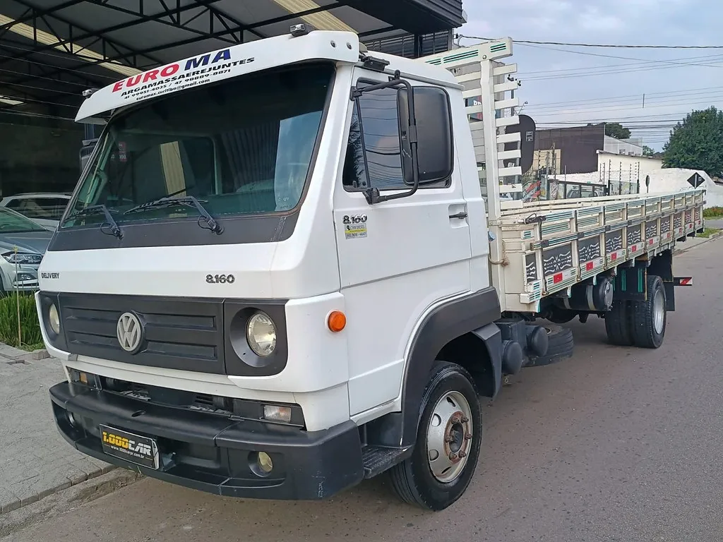 Caminhão VOLKSWAGEN VW 8160 Carroceria ANO 2015 de 1.000CAR Curitiba no Paraná