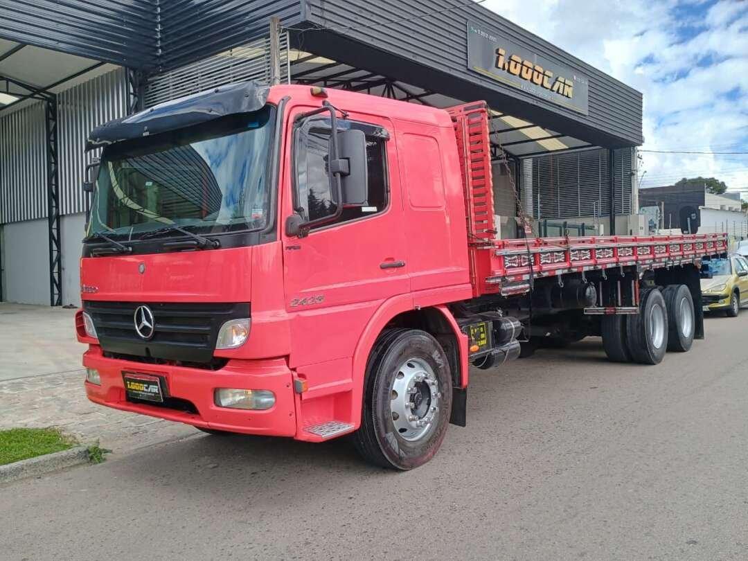 Caminhão MERCEDES BENZ MB 2428 Carroceria ANO 2010 de 1.000CAR Curitiba no Paraná