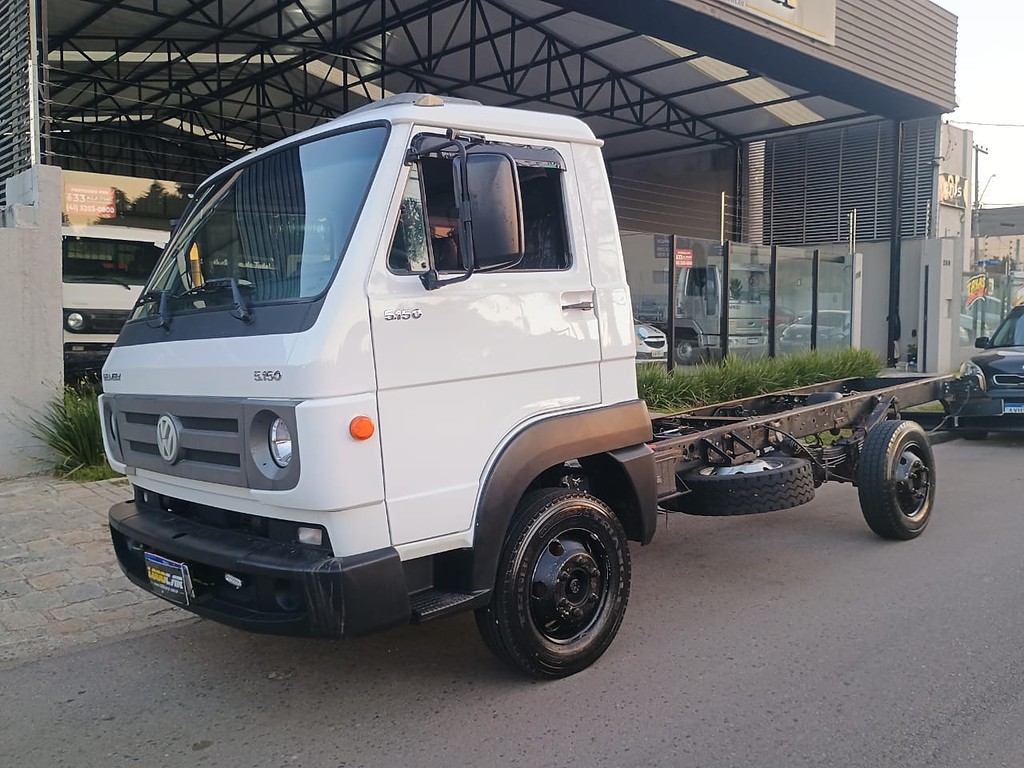 Caminhão VOLKSWAGEN VW 5150 Chassis ANO 2016 de 1.000CAR Curitiba no Paraná