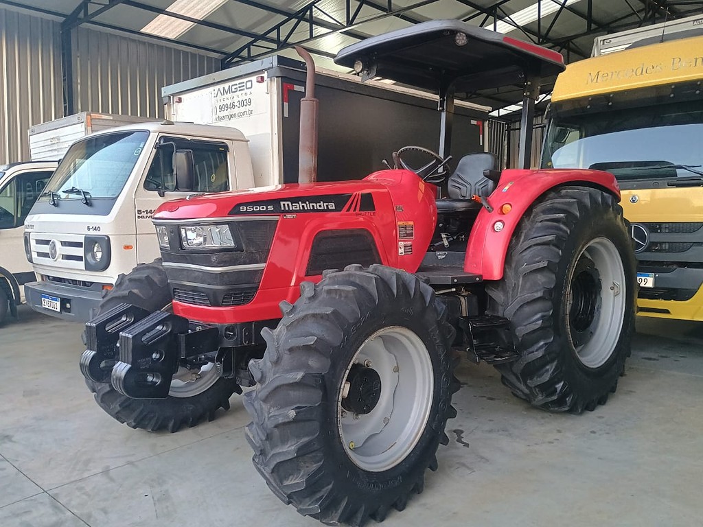 TRATOR MAHINDRA 9500 ANO 2021 de 1.000CAR Curitiba no Paraná