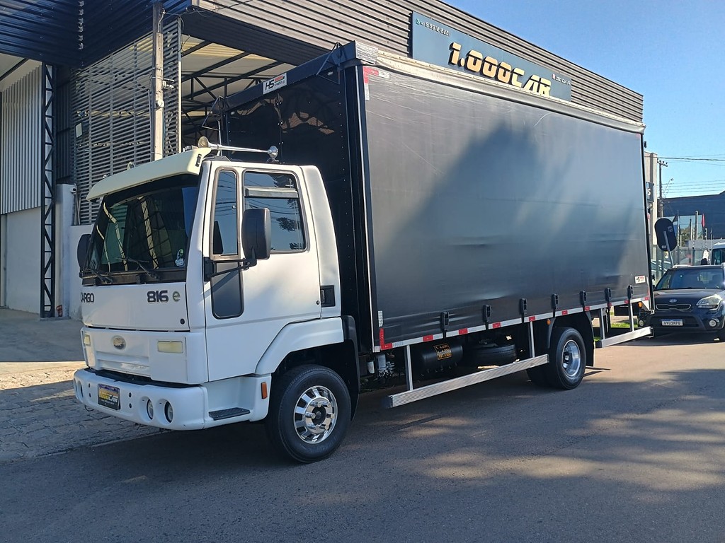 Caminhão FORD CARGO 816 Baú Sider ANO 2013 de 1.000CAR Curitiba no Paraná