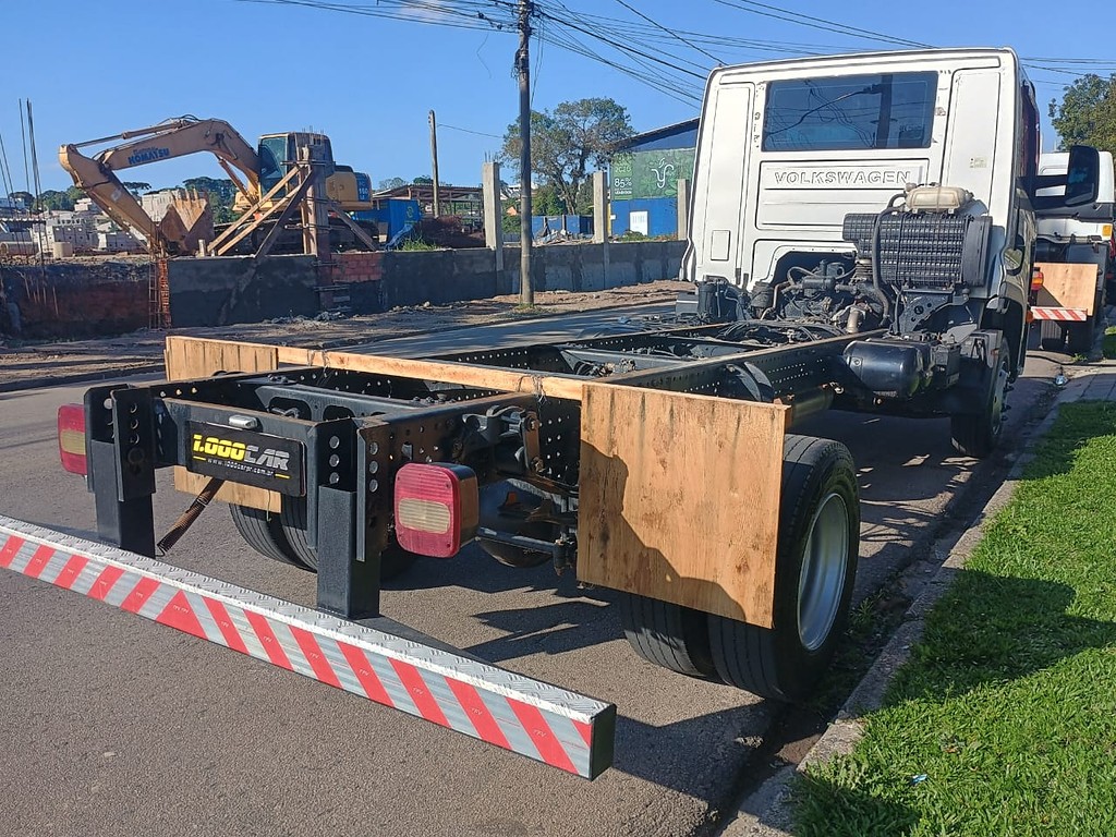 Caminhão VOLKSWAGEN VW 11180 Chassis ANO 2021 de 1.000CAR Curitiba no Paraná