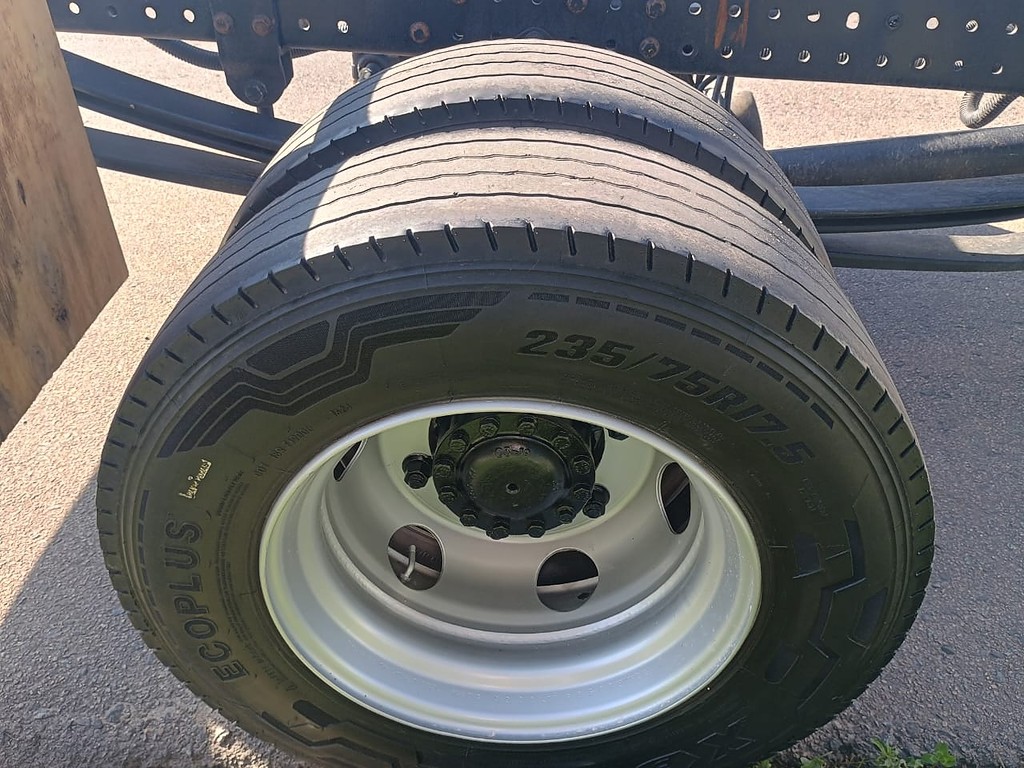 Caminhão VOLKSWAGEN VW 11180 Chassis ANO 2021 de 1.000CAR Curitiba no Paraná