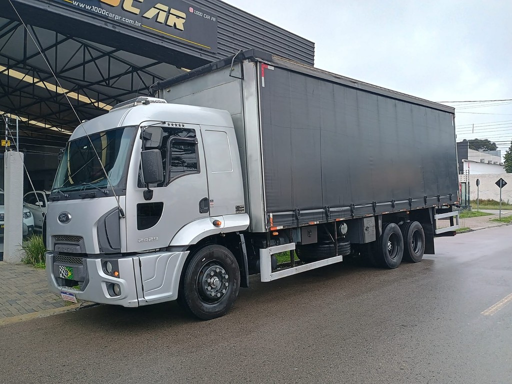 Caminhão FORD CARGO 2429 Baú Sider ANO 2013 de 1.000CAR Curitiba no Paraná