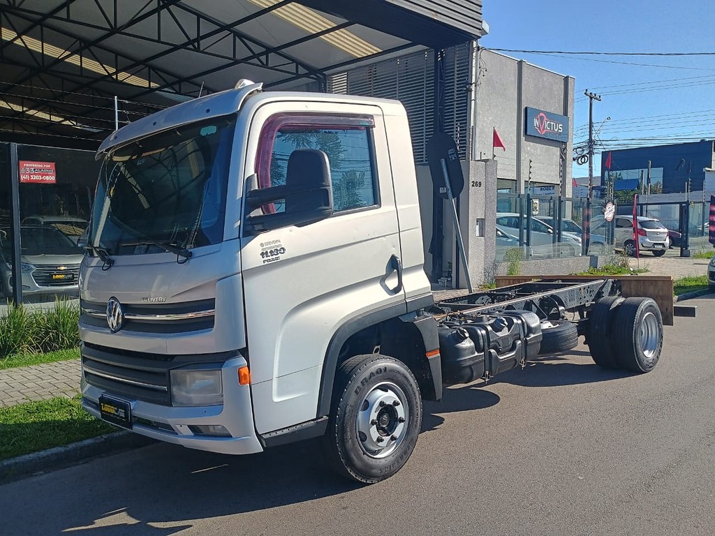 Caminhão VOLKSWAGEN VW 11180 Chassis ANO 2021 de 1.000CAR Curitiba no Paraná