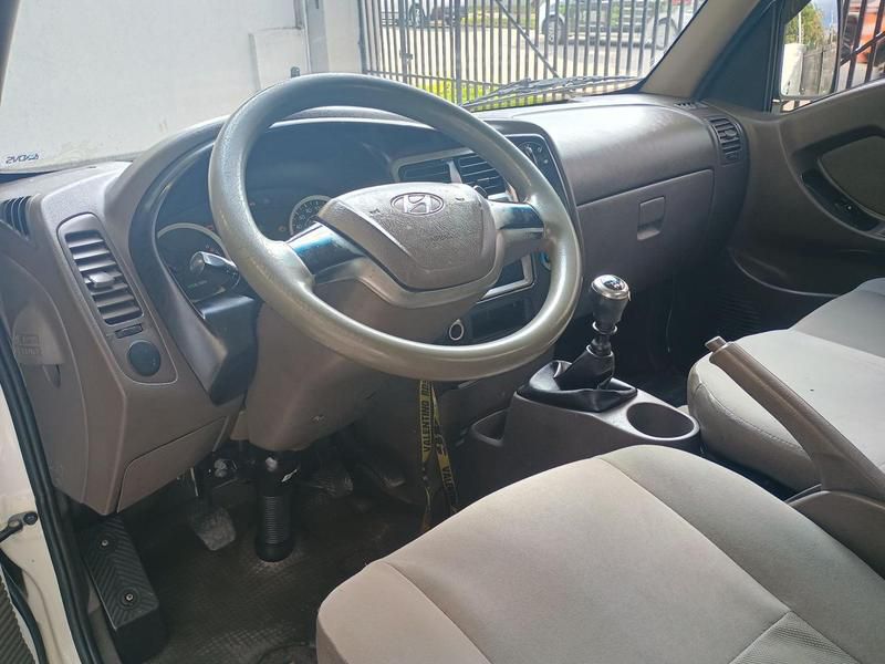 Caminhão HYUNDAI HR Baú Furgão ANO 2019 de 1.000CAR Curitiba no Paraná