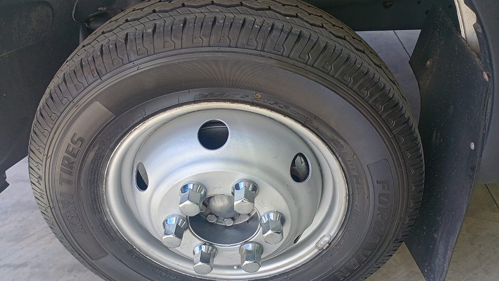 Caminhão IVECO DAILY 55c16 Baú Furgão ANO 2011 de 1.000CAR Curitiba no Paraná