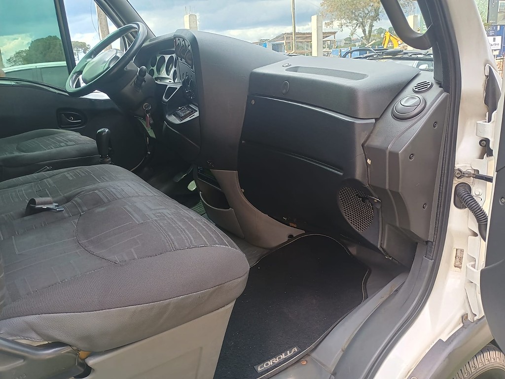 Caminhão IVECO DAILY 55c16 Baú Furgão ANO 2011 de 1.000CAR Curitiba no Paraná