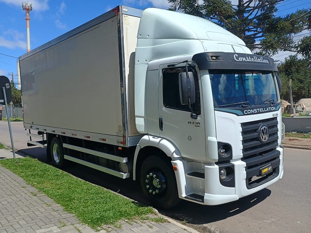 Caminhão VOLKSWAGEN VW 17230 Baú Refrigerado ANO 2020 de 1.000CAR Curitiba no Paraná