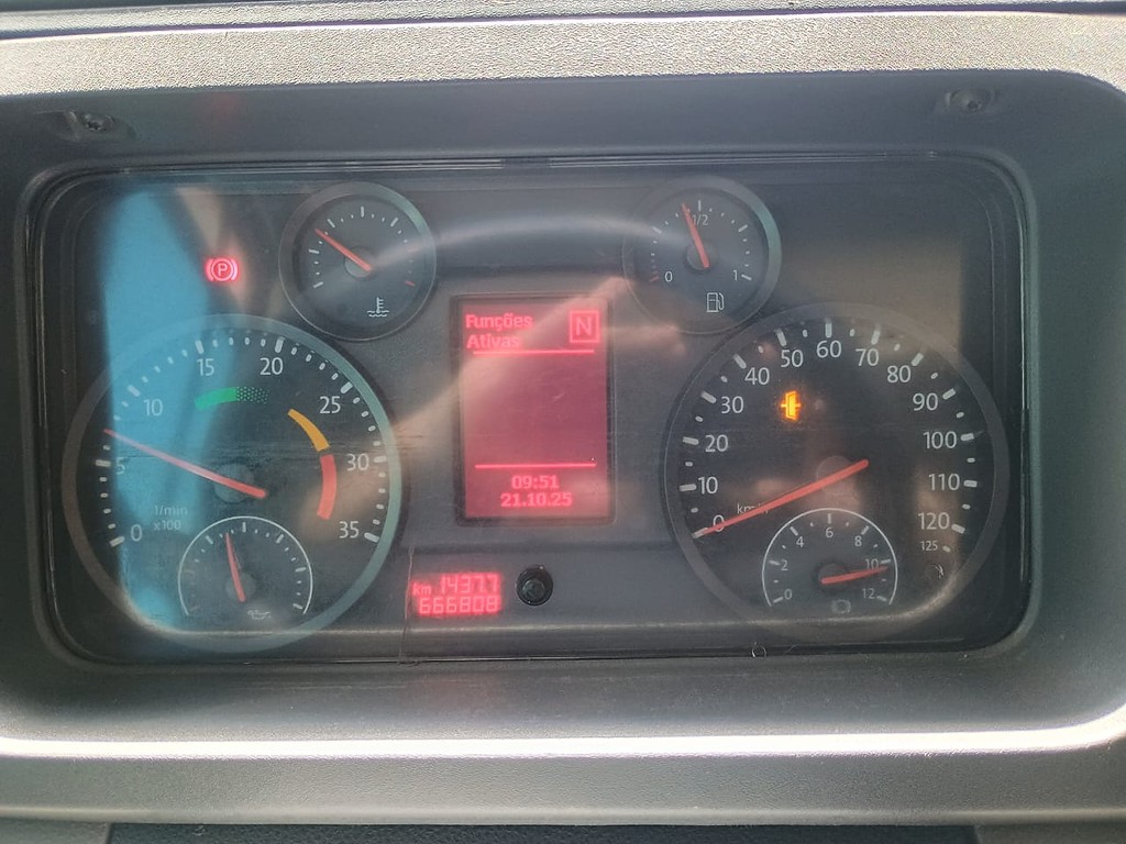 Caminhão VOLKSWAGEN VW 17230 Baú Refrigerado ANO 2020 de 1.000CAR Curitiba no Paraná