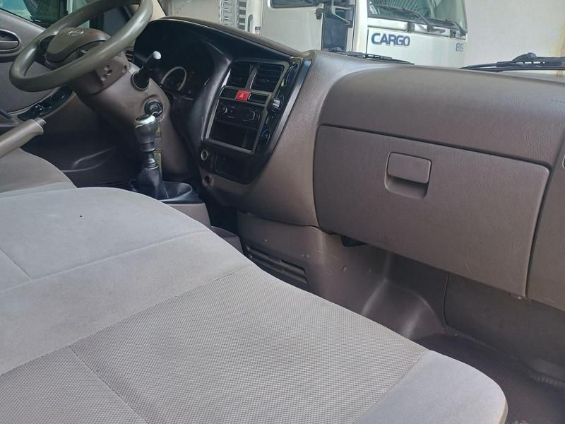 Caminhão HYUNDAI HR Baú Furgão ANO 2019 de 1.000CAR Curitiba no Paraná