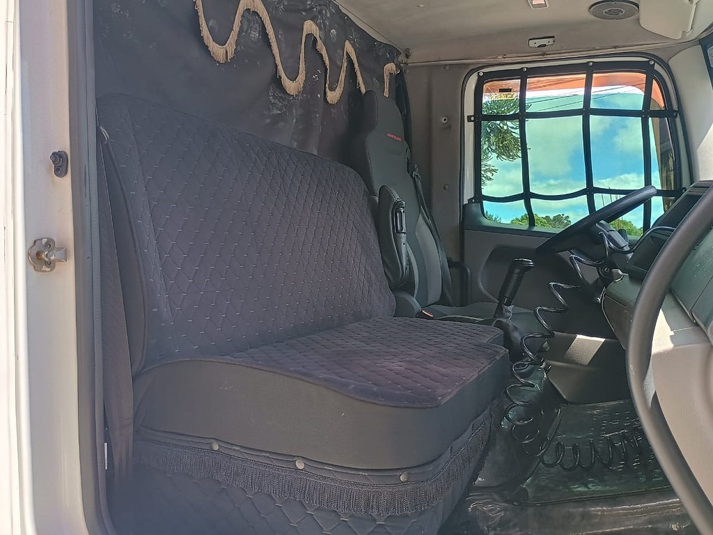 Caminhão VOLKSWAGEN VW 17230 Baú Refrigerado ANO 2020 de 1.000CAR Curitiba no Paraná