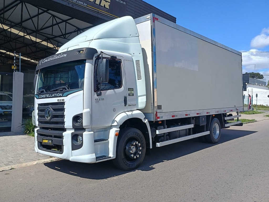 Caminhão VOLKSWAGEN VW 17230 Baú Refrigerado ANO 2020 de 1.000CAR Curitiba no Paraná
