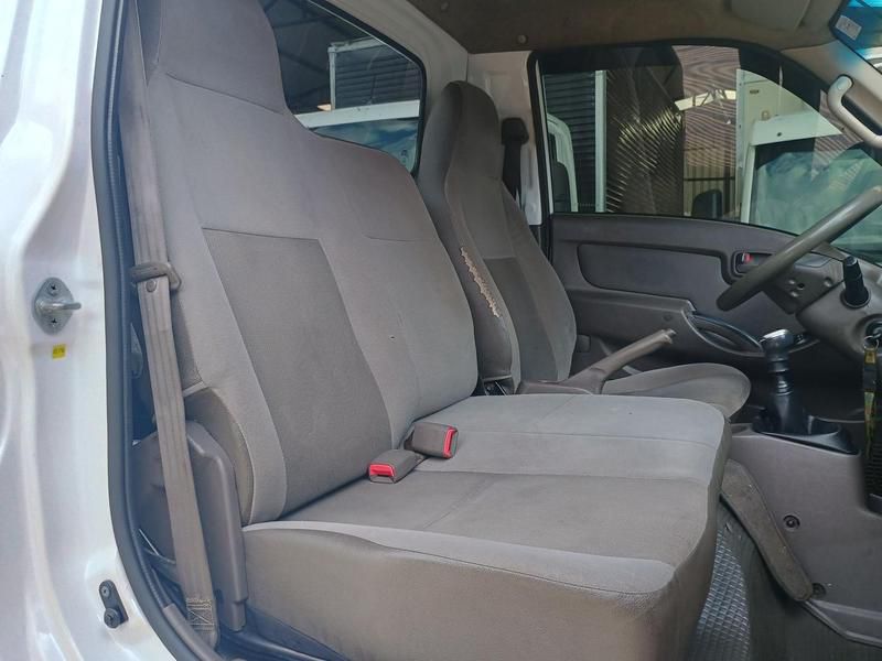 Caminhão HYUNDAI HR Baú Furgão ANO 2019 de 1.000CAR Curitiba no Paraná