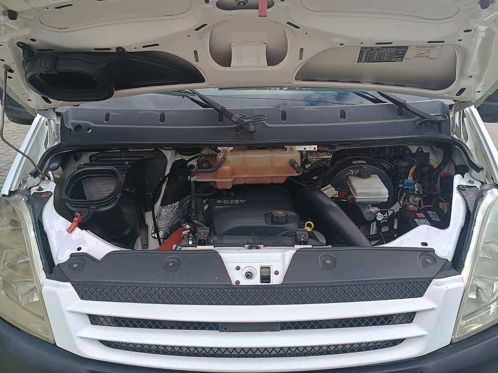 Caminhão IVECO DAILY 55c16 Baú Furgão ANO 2011 de 1.000CAR Curitiba no Paraná