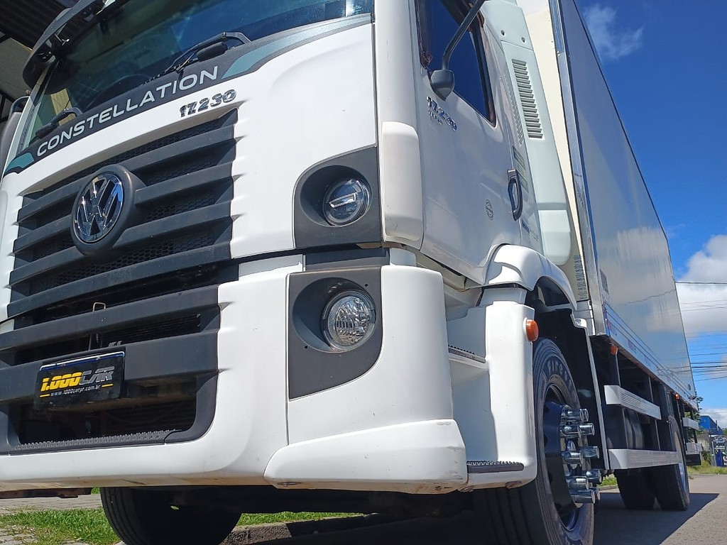 Caminhão VOLKSWAGEN VW 17230 Baú Refrigerado ANO 2020 de 1.000CAR Curitiba no Paraná