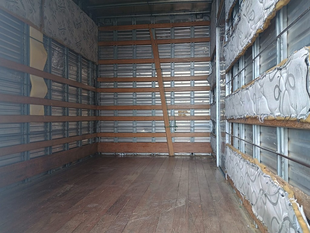 Caminhão IVECO DAILY 55c16 Baú Furgão ANO 2011 de 1.000CAR Curitiba no Paraná