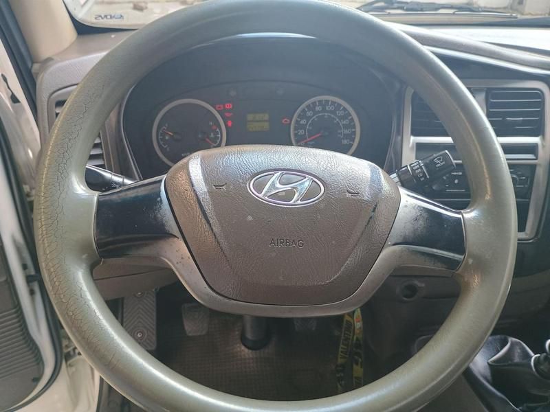 Caminhão HYUNDAI HR Baú Furgão ANO 2019 de 1.000CAR Curitiba no Paraná