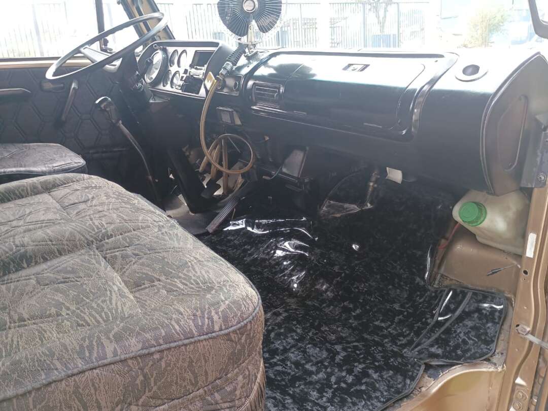 Caminhão VOLKSWAGEN VW 790 Baú Furgão ANO 1990 de 1.000CAR Curitiba no Paraná