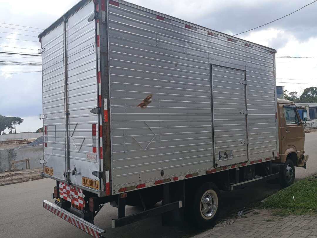 Caminhão VOLKSWAGEN VW 790 Baú Furgão ANO 1990 de 1.000CAR Curitiba no Paraná