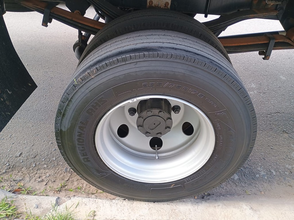 Caminhão FORD CARGO 1119 Carroceria + cabine suplementar ANO 2019 de 1.000CAR Curitiba no Paraná