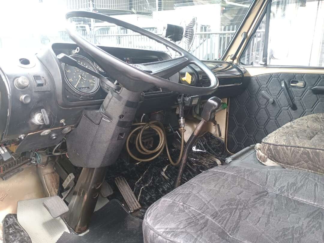 Caminhão VOLKSWAGEN VW 790 Baú Furgão ANO 1990 de 1.000CAR Curitiba no Paraná