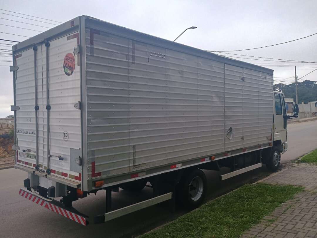 Caminhão FORD CARGO 816 Baú Furgão ANO 2013 de 1.000CAR Curitiba no Paraná