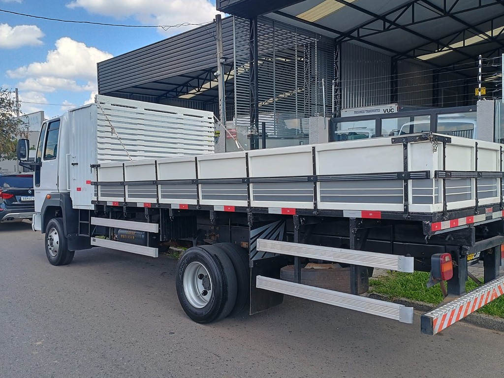 Caminhão FORD CARGO 1119 Carroceria + cabine suplementar ANO 2019 de 1.000CAR Curitiba no Paraná