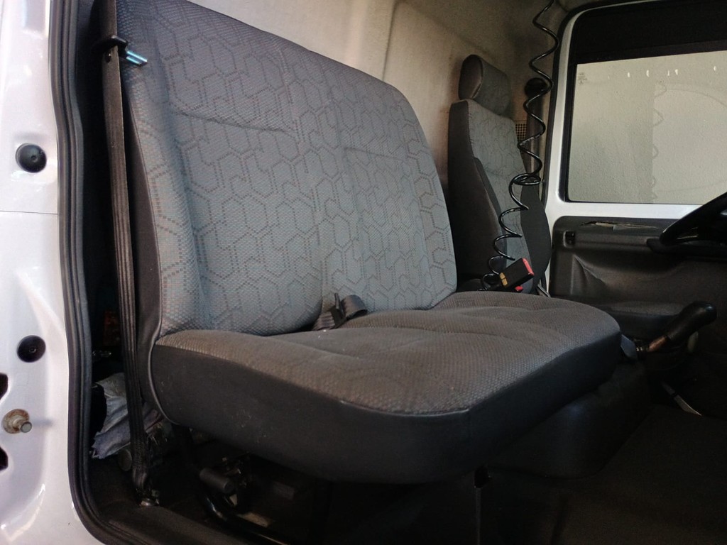 Caminhão FORD CARGO 1119 Carroceria + cabine suplementar ANO 2019 de 1.000CAR Curitiba no Paraná