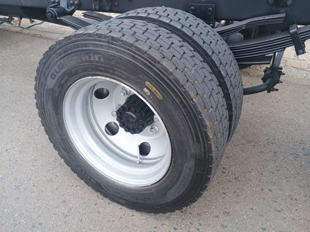 Caminhão FORD CARGO 816 Baú Furgão ANO 2013 de 1.000CAR Curitiba no Paraná