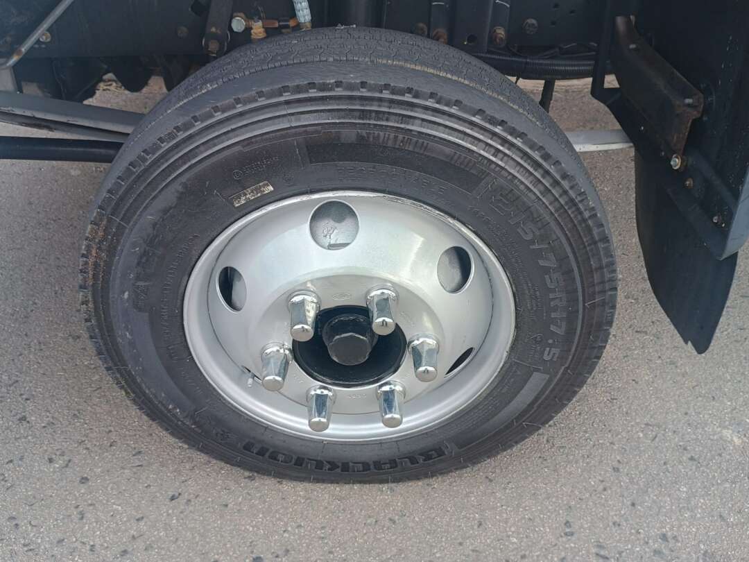 Caminhão FORD CARGO 816 Baú Furgão ANO 2013 de 1.000CAR Curitiba no Paraná