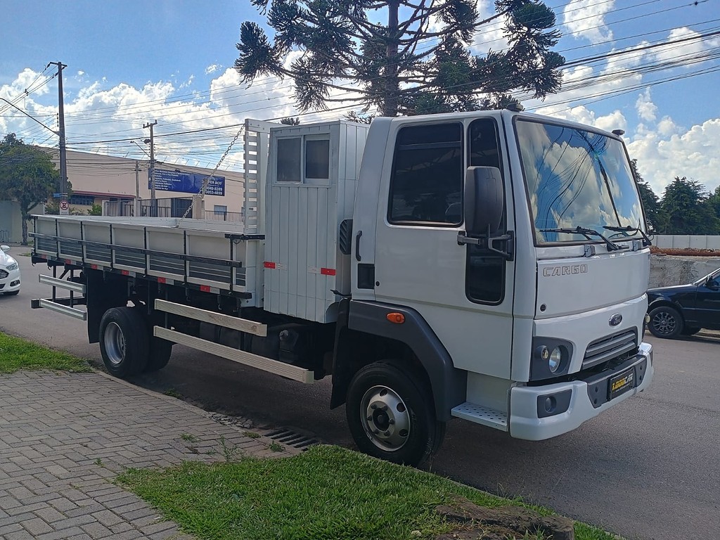 Caminhão FORD CARGO 1119 Carroceria + cabine suplementar ANO 2019 de 1.000CAR Curitiba no Paraná