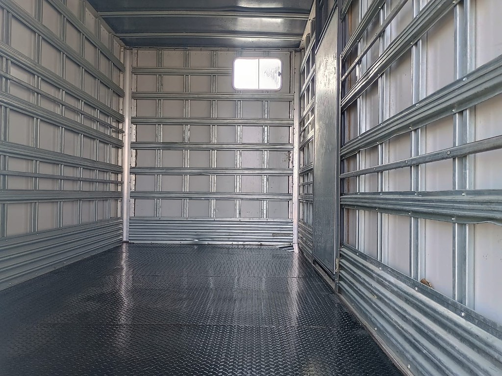 Caminhão VOLKSWAGEN DELIVERY EXPRESS Baú Furgão ANO 2023 de 1.000CAR Curitiba no Paraná