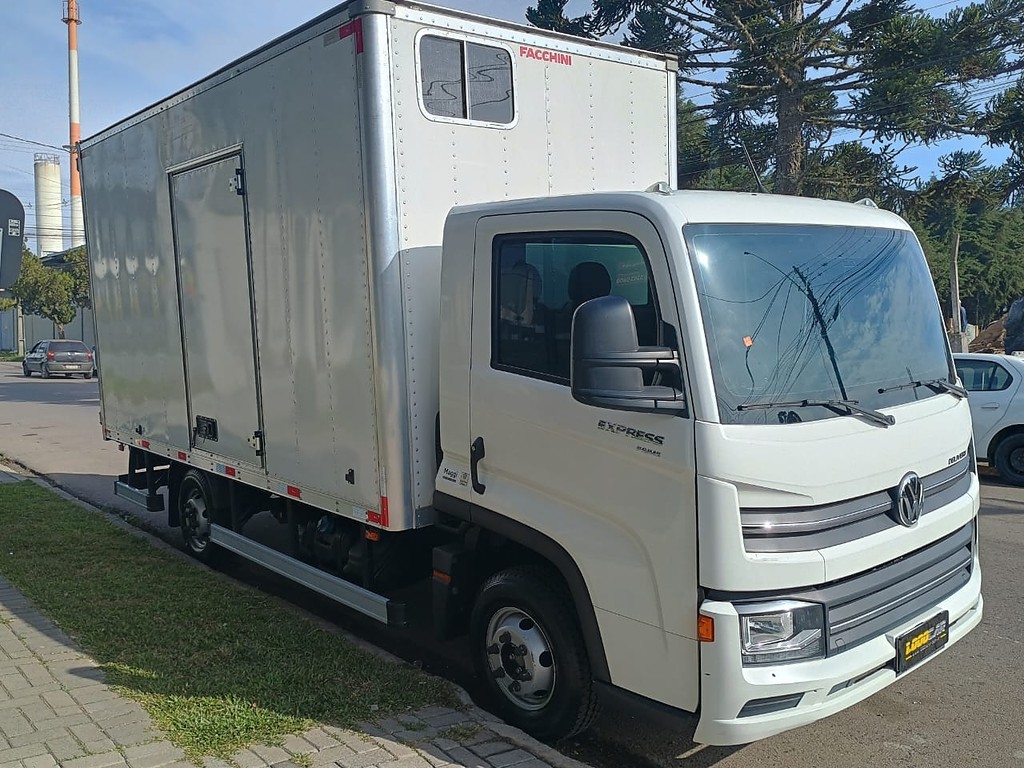 Caminhão VOLKSWAGEN DELIVERY EXPRESS Baú Furgão ANO 2023 de 1.000CAR Curitiba no Paraná