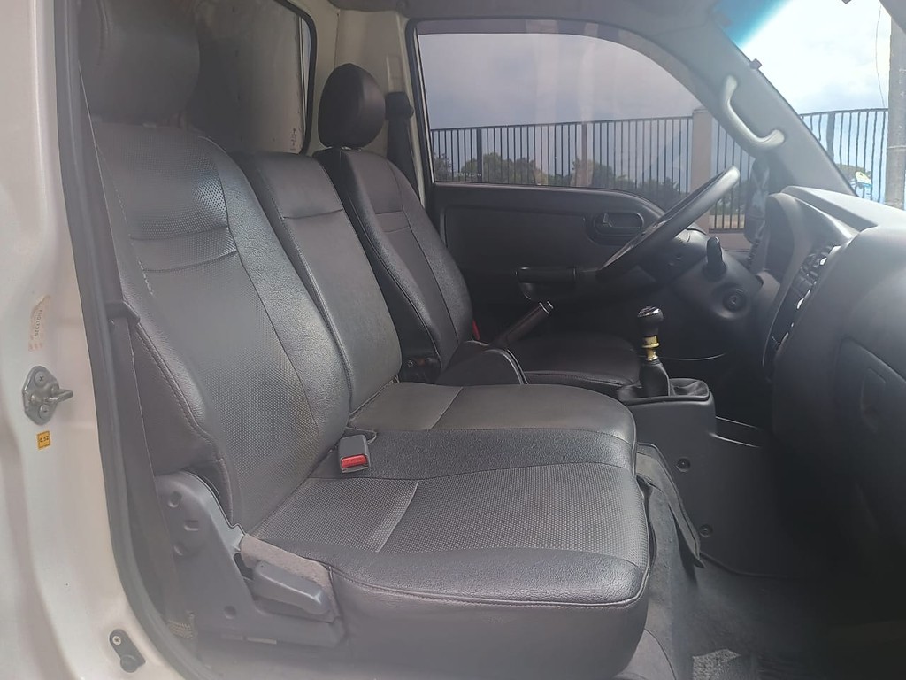 Caminhão KIA BONGO K-2500 Baú Furgão ANO 2015 de 1.000CAR Curitiba no Paraná