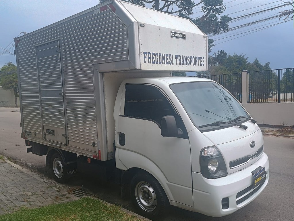 Caminhão KIA BONGO K-2500 Baú Furgão ANO 2015 de 1.000CAR Curitiba no Paraná