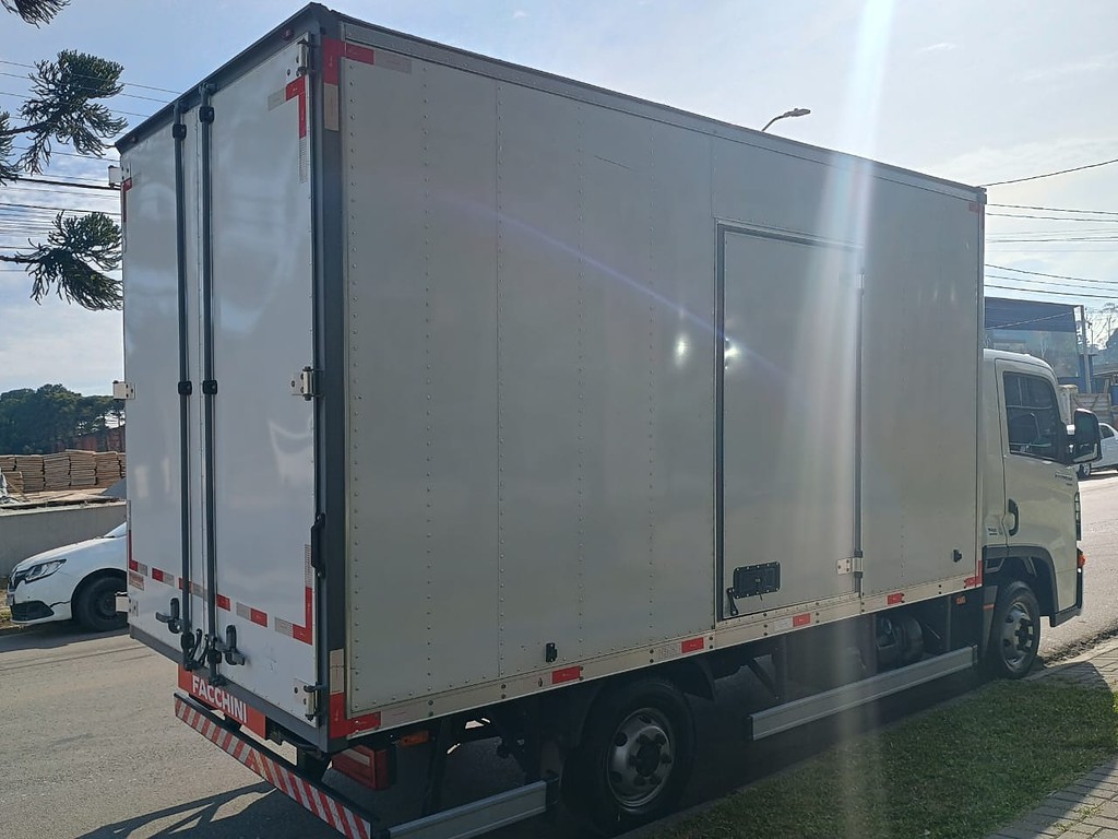 Caminhão VOLKSWAGEN DELIVERY EXPRESS Baú Furgão ANO 2023 de 1.000CAR Curitiba no Paraná