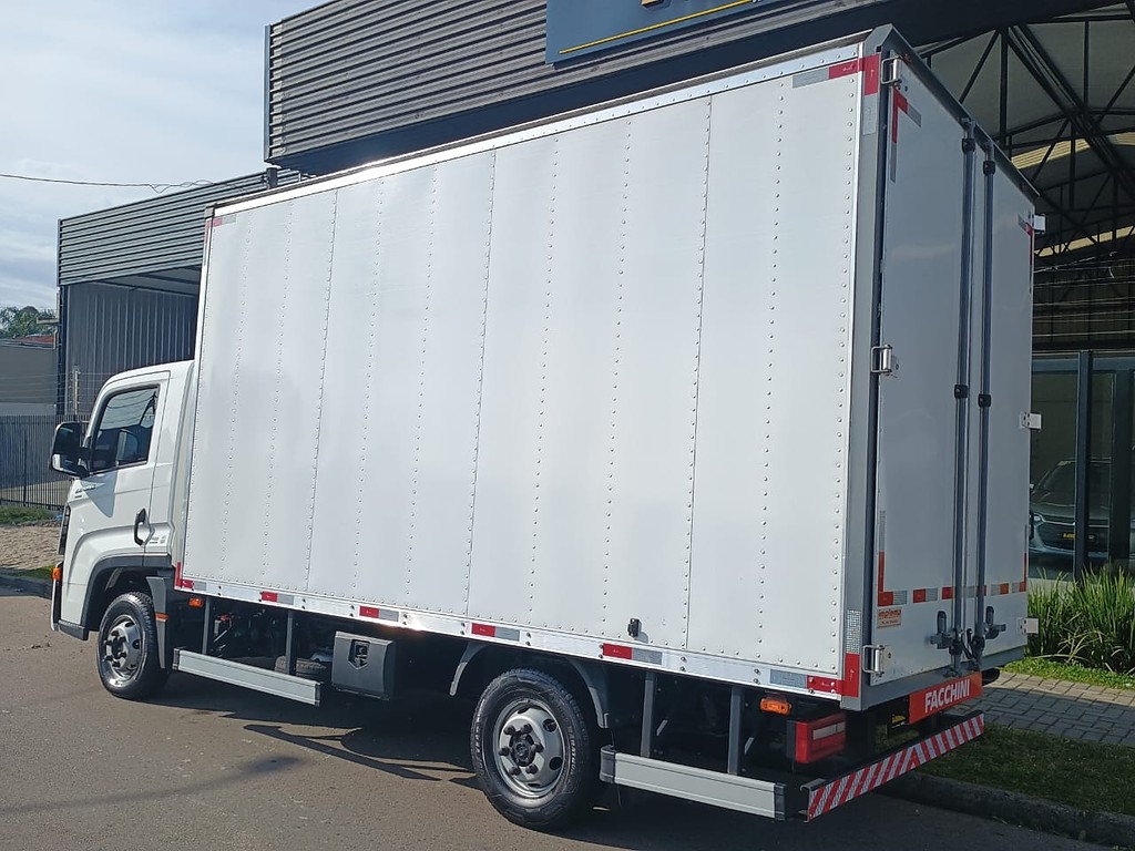 Caminhão VOLKSWAGEN DELIVERY EXPRESS Baú Furgão ANO 2023 de 1.000CAR Curitiba no Paraná