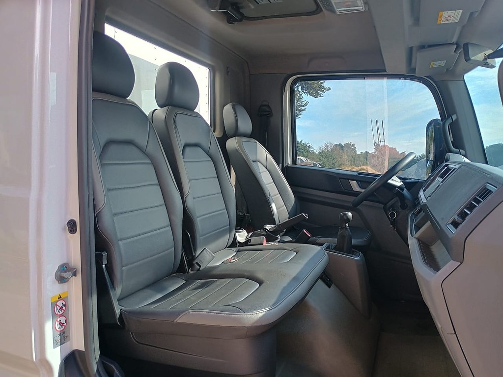 Caminhão VOLKSWAGEN DELIVERY EXPRESS Baú Furgão ANO 2023 de 1.000CAR Curitiba no Paraná