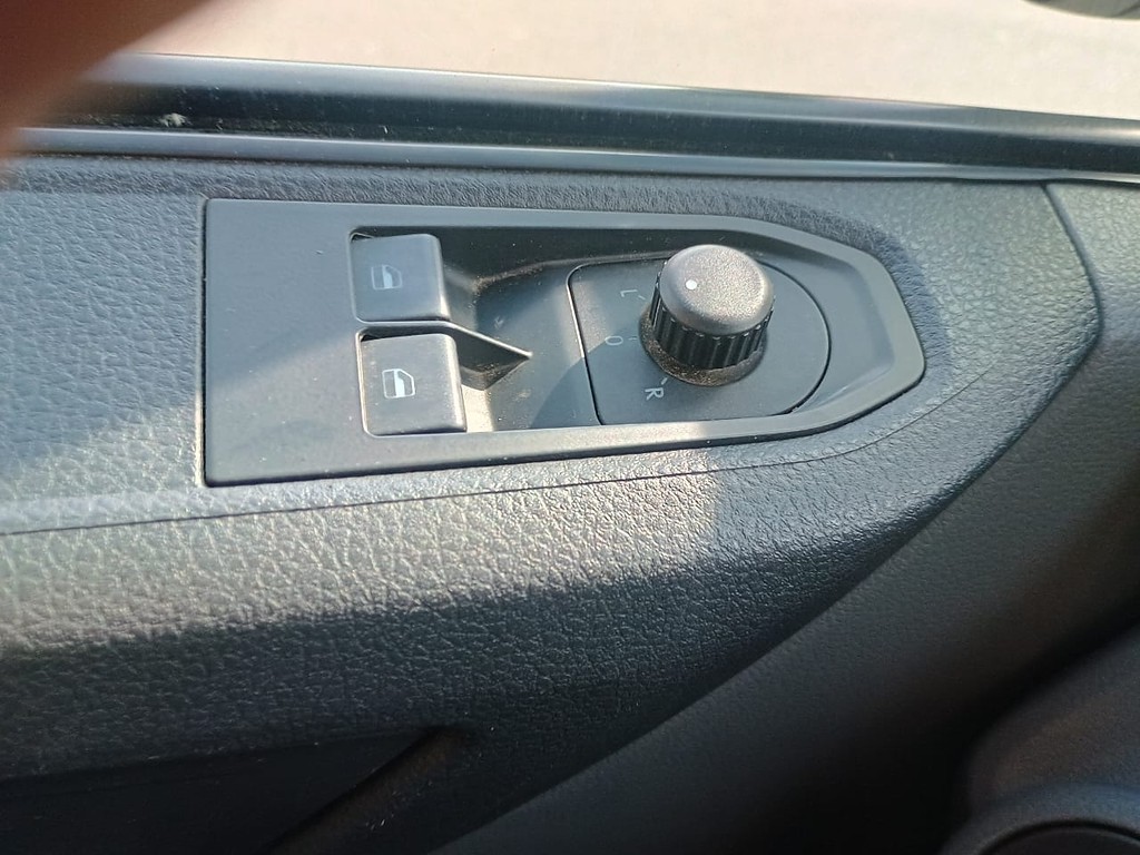 Caminhão VOLKSWAGEN DELIVERY EXPRESS Baú Furgão ANO 2023 de 1.000CAR Curitiba no Paraná