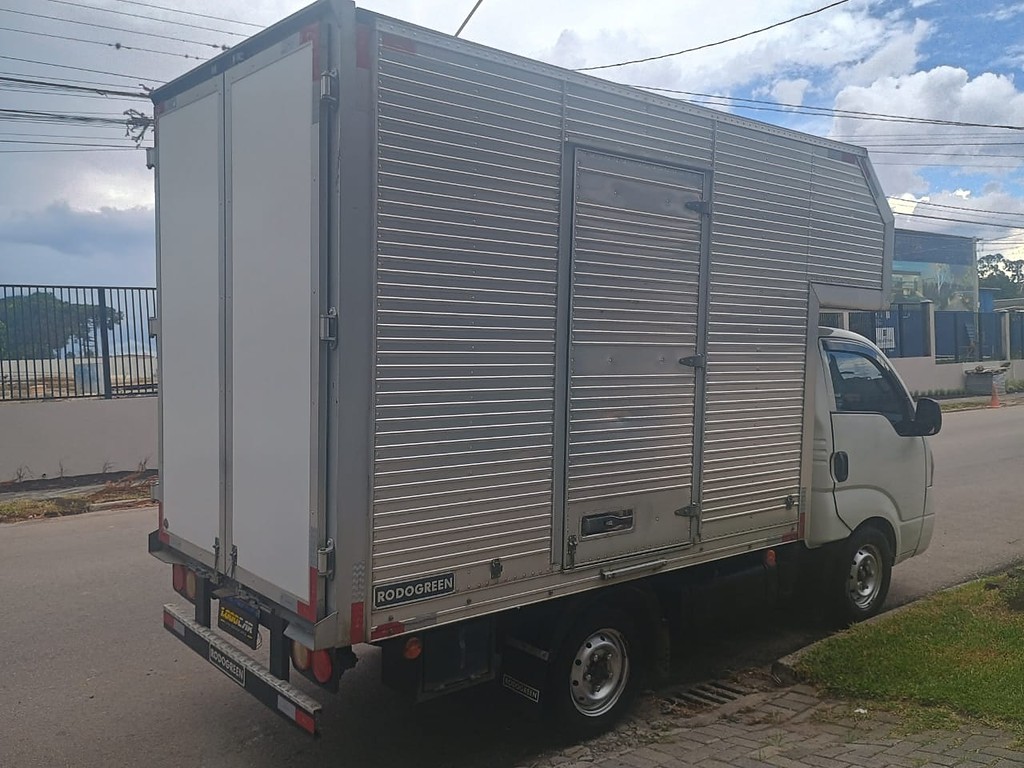 Caminhão KIA BONGO K-2500 Baú Furgão ANO 2015 de 1.000CAR Curitiba no Paraná