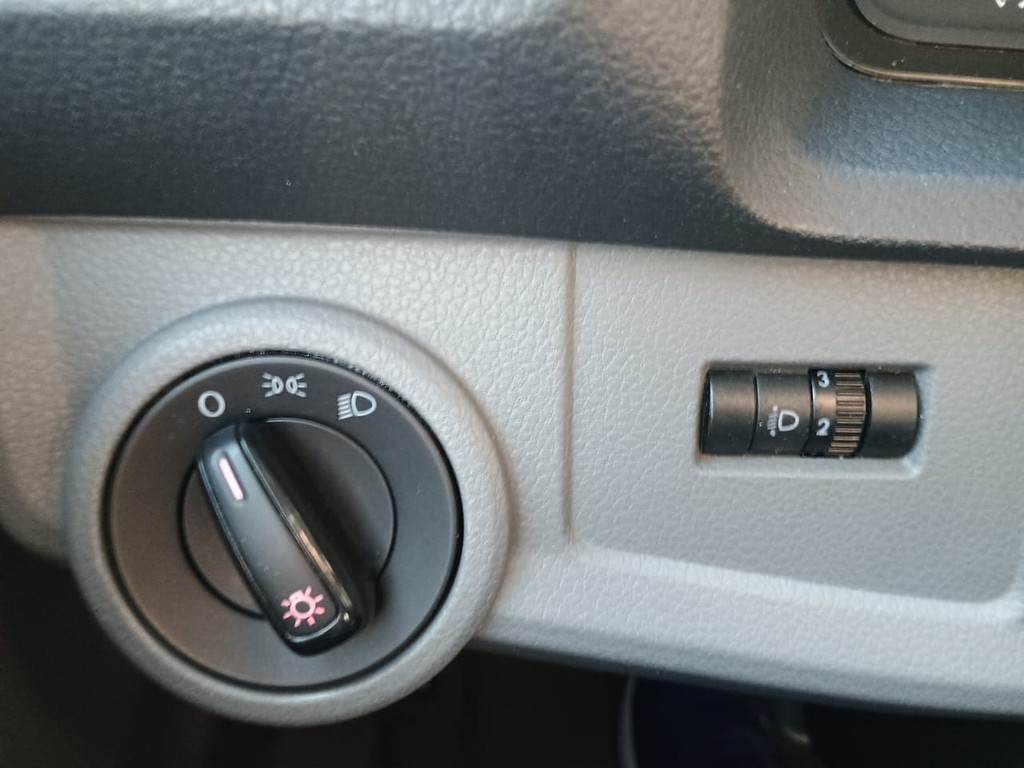 Caminhão VOLKSWAGEN DELIVERY EXPRESS Baú Furgão ANO 2023 de 1.000CAR Curitiba no Paraná