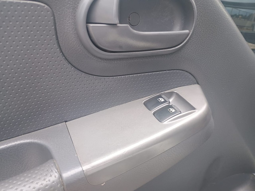 Caminhão KIA BONGO K-2500 Baú Furgão ANO 2015 de 1.000CAR Curitiba no Paraná