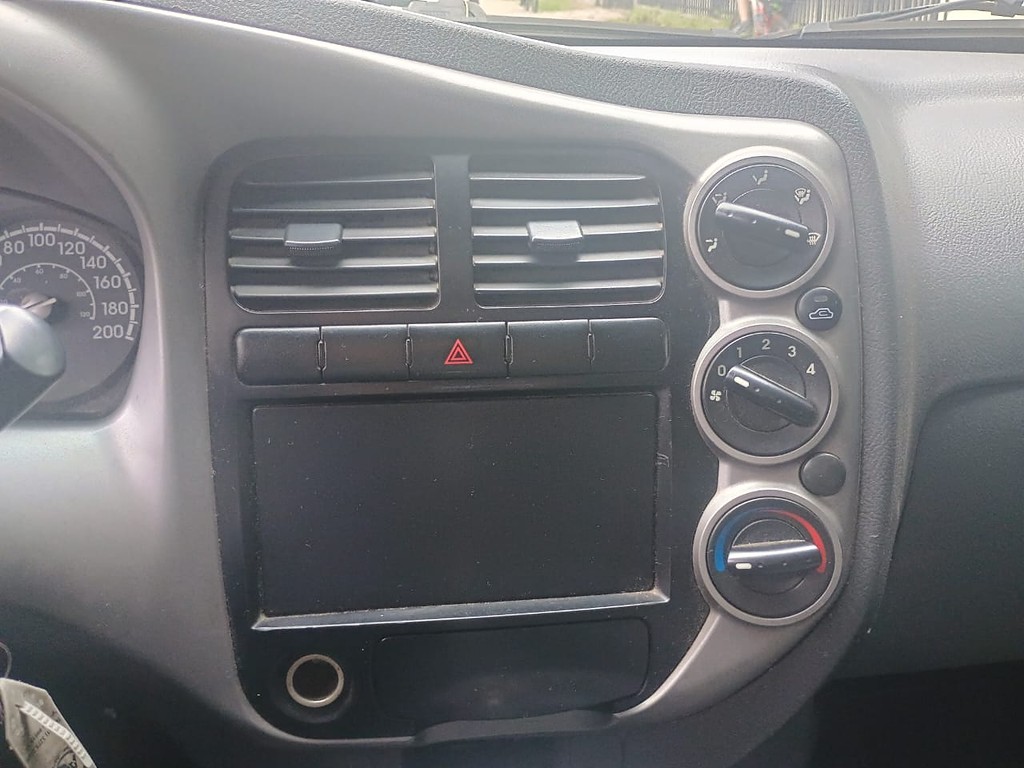 Caminhão KIA BONGO K-2500 Baú Furgão ANO 2015 de 1.000CAR Curitiba no Paraná