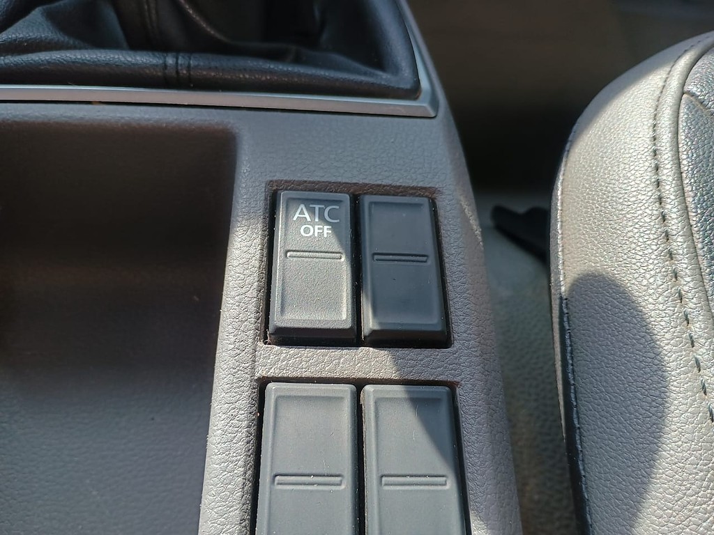 Caminhão VOLKSWAGEN DELIVERY EXPRESS Baú Furgão ANO 2023 de 1.000CAR Curitiba no Paraná