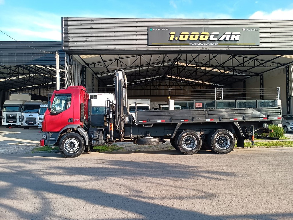 Caminhão VOLVO VM 270 Guincho Munck ANO 2013 de 1.000CAR Curitiba no Paraná