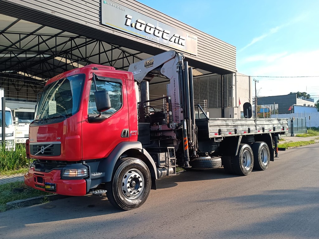Caminhão VOLVO VM 270 Guincho Munck ANO 2013 de 1.000CAR Curitiba no Paraná