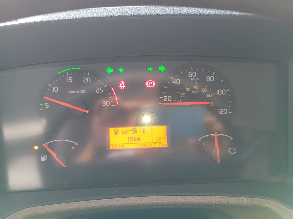 Caminhão VOLVO VM 270 Guincho Munck ANO 2013 de 1.000CAR Curitiba no Paraná